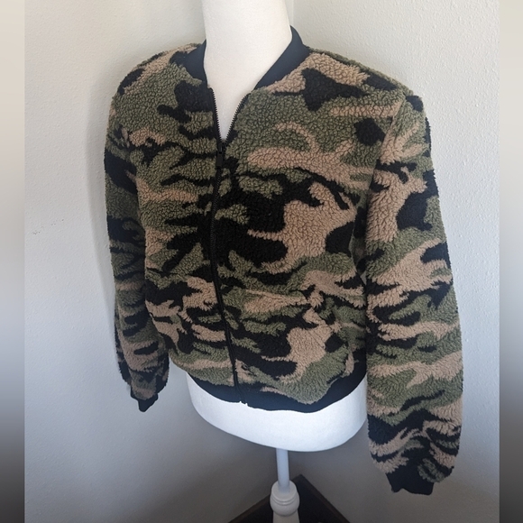 Rock‎ & Republic Camo Zip Up Sherpa Fleece Jacket Size Women's Small - Picture 3 of 8